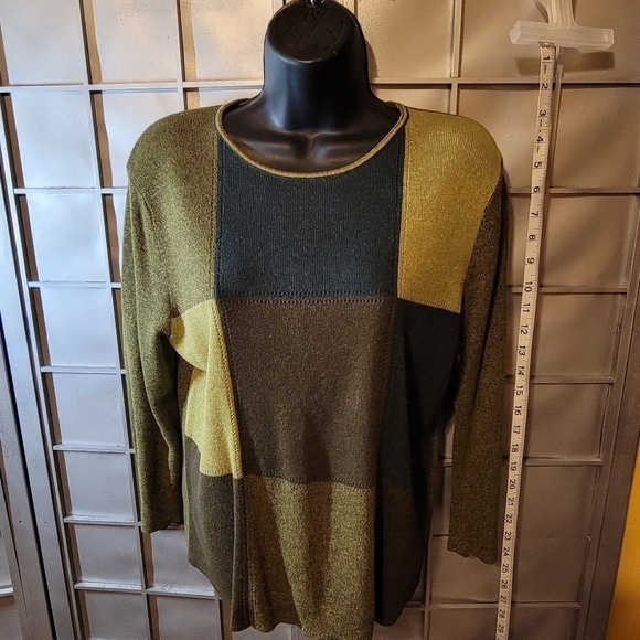 3 PC skirt suit. Size 8 and 10 - Picture 2 of 10